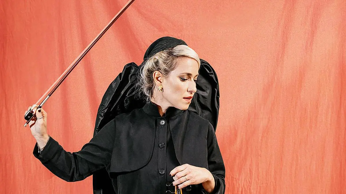 Julia Lacherstorfer, Intendantin von "Wellenklänge", spricht über Sexismus in der Musikbranche