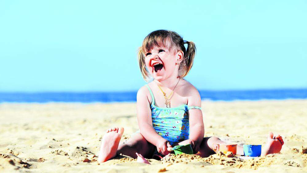 Urlaubsvergnügen auch für die Kleinsten: Bibiones Strand ist kindgerecht – das signalisiert  die Grüne Flagge