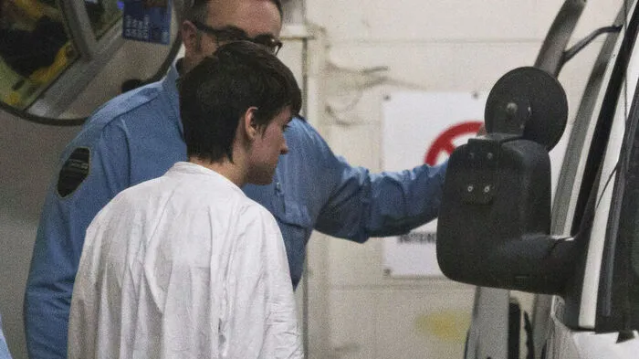 Der 29-jährige Alexandre Bissonnette könne frühestens nach 40 Jahren einen Antrag auf Bewährung stellen, berichtete die kanadische Nachrichtenagentur Canadian Press am Freitag nach dem Urteil
