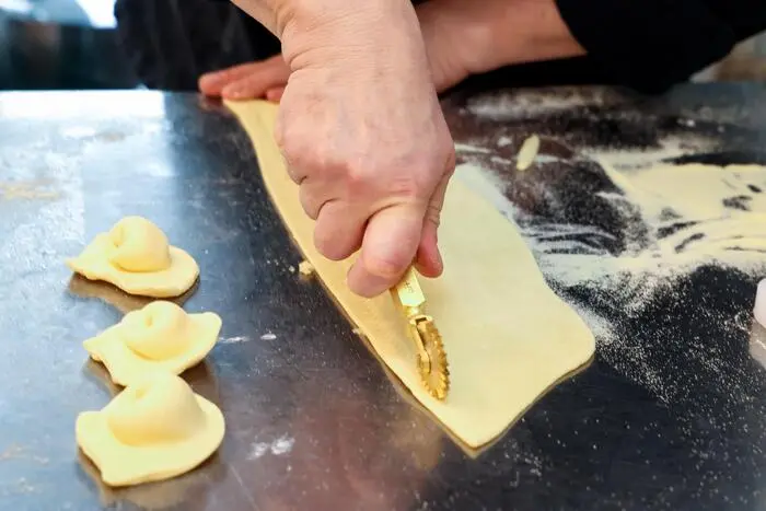 Ob frische Ravioli oder Tagliatelle: man braucht auch kein teures Equipment um selbst Pasta zu fertigen.