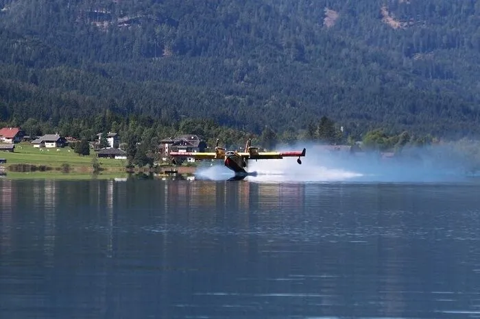 Die "Canadair" beim Auftanken.