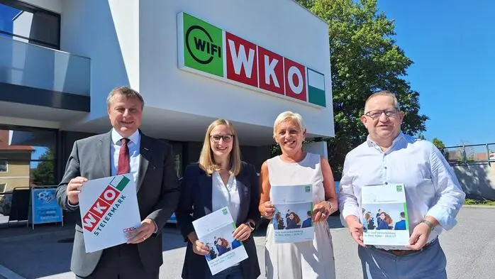 WKO Regionalstellenleiter Thomas Heuberger mit Monika Karner, Leiterin des Bildungsmanagements Regionen, sowie Manuela Weinrauch und Manfred Walter von der WKO Regionalstelle Südoststeiermark