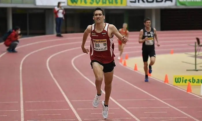 Vojta im Ziel - Hartinger hat als Zweiter noch eine Runde vor sich