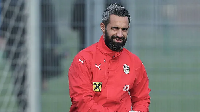Ramazan Özcan: Note 3 Bei seinem Pflichtspieldebüt von Beginn an präsentierte sich der Vorarlberger erstmals in starker Verfassung. Wehrte einige Topmöglichkeiten der Serben ab, war bei den Gegentreffern schuldlos.