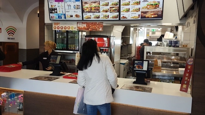 Jakominiplatz: Gegenüber vom Rondeau der Holding Graz befindet sich die neue Filiale von Burger King.