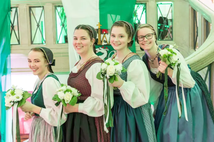 Die Damen bezauberten mit ihren feschen Dirndln.