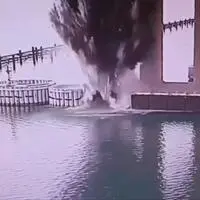 Die Brücke, die die Halbinsel Krim mit Russland verbindet, wurde durch ukrainische Unterwasser-Sprengstoffangriffe teilweise zerstört