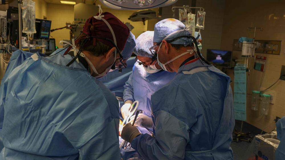 Die Chirurgen am Mass General während der Transplantation
