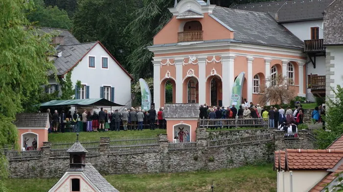 Am Beginn der Steirischen Roas stand eine Feldmesse am Kalvarienberg.