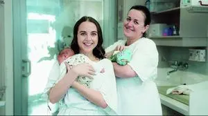 Anja und Petra 
Großschädl 
(v. l. n. r.) kommen 
immer dann, wenn 
es darum geht, 
Babys mit 
Entzugssymptomen 
liebevoll ins Leben 
zu begleiten