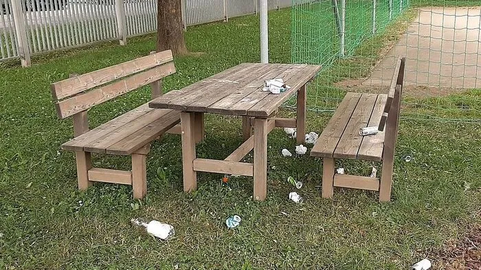 Immer wieder vermüllter Spielplatz in der Salzlände 