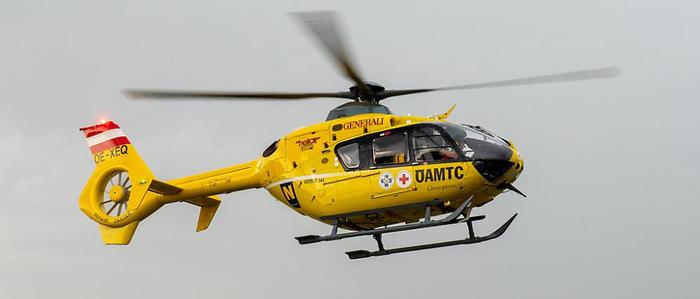 Der Mann wurde mit dem Hubschrauber ins Krankenhaus geflogen
