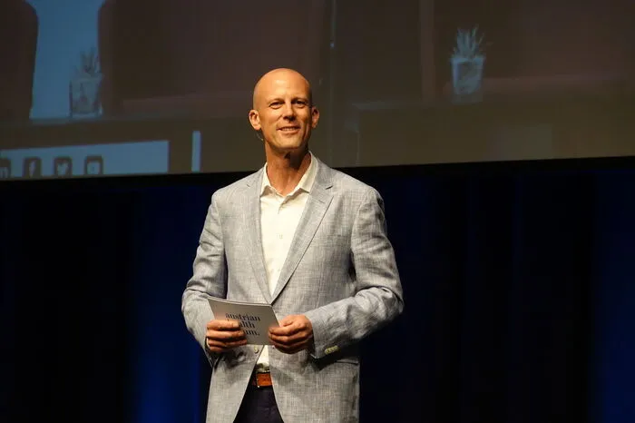 Programmdirektor Christoph Hörhan führte durch den Tag
