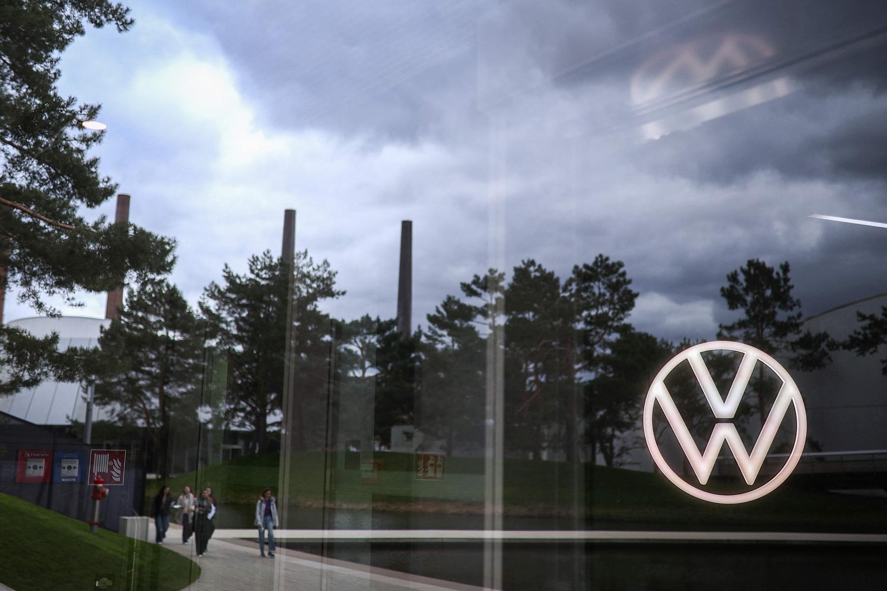 VW, Mercedes und BMW: Deutlicher Dämpfer: Deutsche Autoriesen schwächeln bei den Absatzzahlen