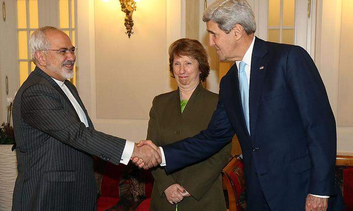 Außenminister Kerry und Zarif beim Handschlag