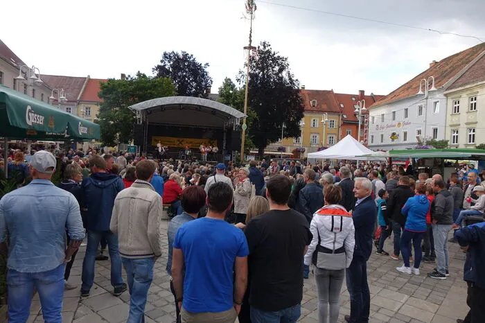 Die Vergangenheit aufleben ließen der Arbeitskreis Falkenberg gemeinsam mit den Judenburger Rittern, für die kleinsten Besucher gab’s eine Hupfburg und Kinderschminken beim Spielplatz Zirbelix. 