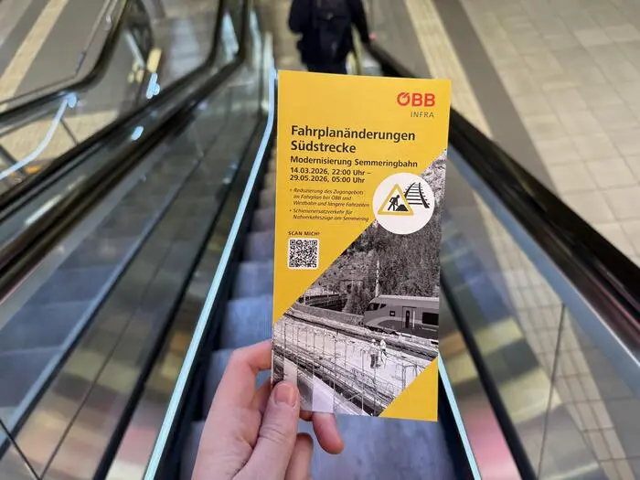 Seit Donnerstag informieren die ÖBB am Grazer Hauptbahnhof mit diesen Flyern zur Baustelle