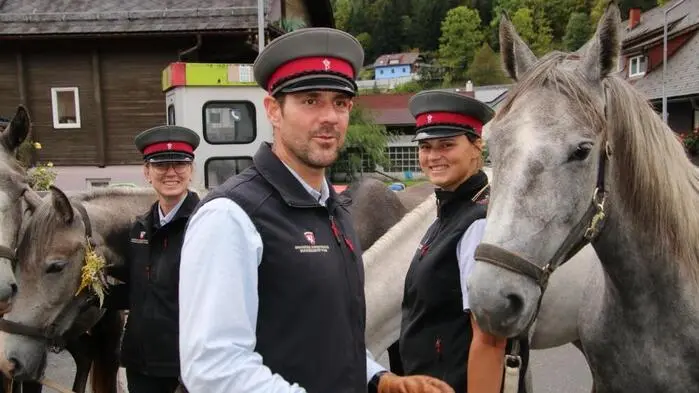 Gestütsmeister Franz Krugfahrt mit einer der Stuten beim Almabtrieb im vergangenen Jahr