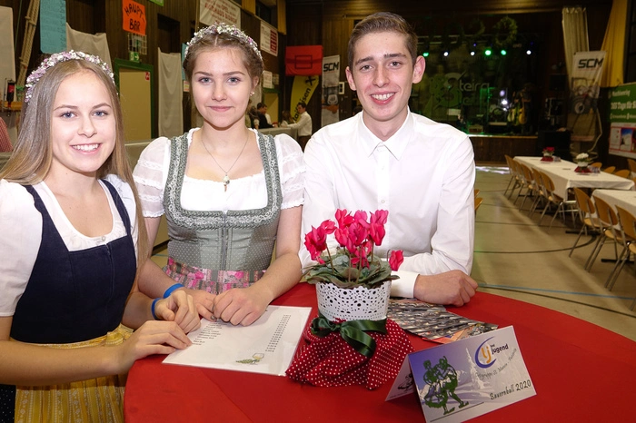 Unter dem Motto „Landjugend verbindet“ begrüßten Obmann Gregor Klumaier und Leiterin Sabrina Erhart die Gäste und Bürgermeister Bruno Aschenbrenner.