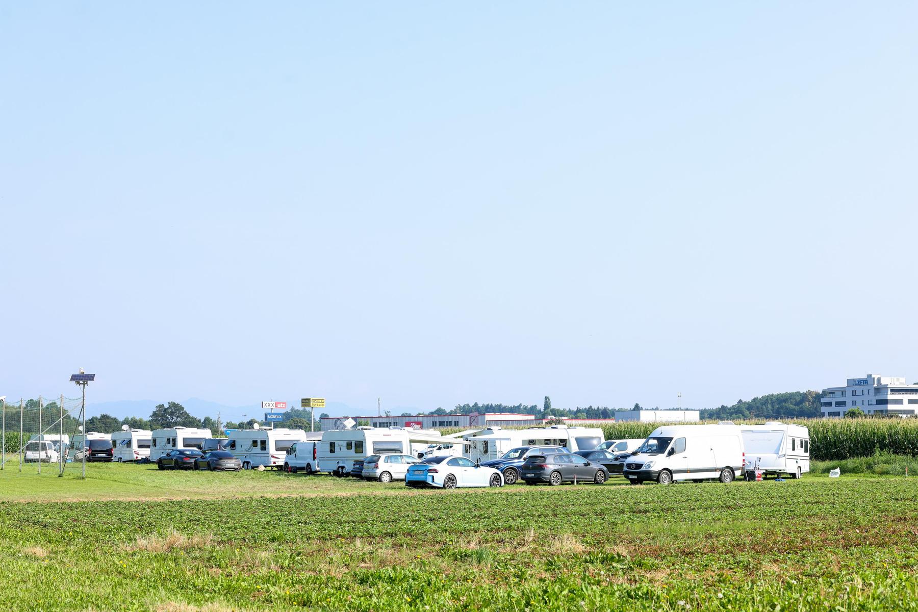 Modellflugplatz Dobl: Die Roma sind weg, aber Fragen bleiben