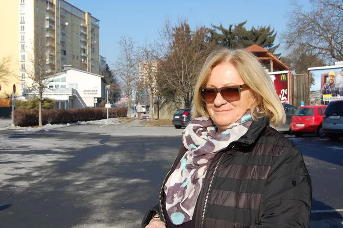Karin Ercher: "Es gibt immer mehr Freizeitangebote, hier bräuchte es mehr Parkplätze. Die Besucher stellen sich oft auf die Privatparkplätze und die Anrainer finden dann keinen Platz mehr."