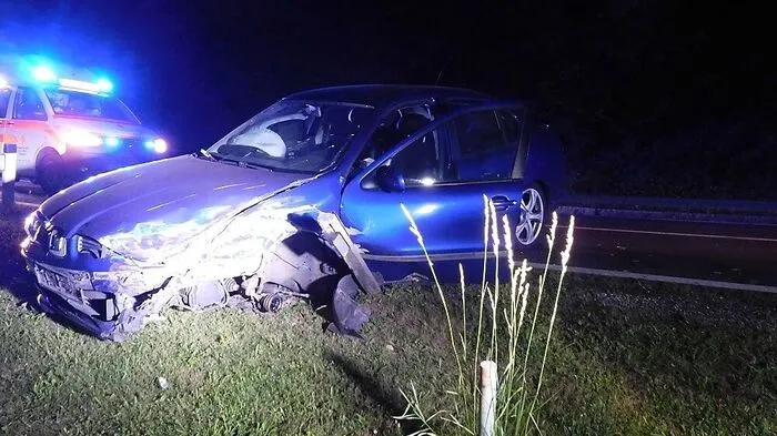 Der Pkw kam auf die Gegenfahrbahn und kollidierte mit einem anderen Auto