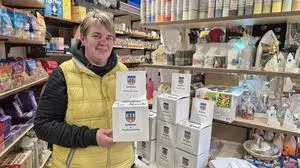 Heidi Atzlinger mit den Spendenboxen der Wirtschaftsgruppe Gröbming