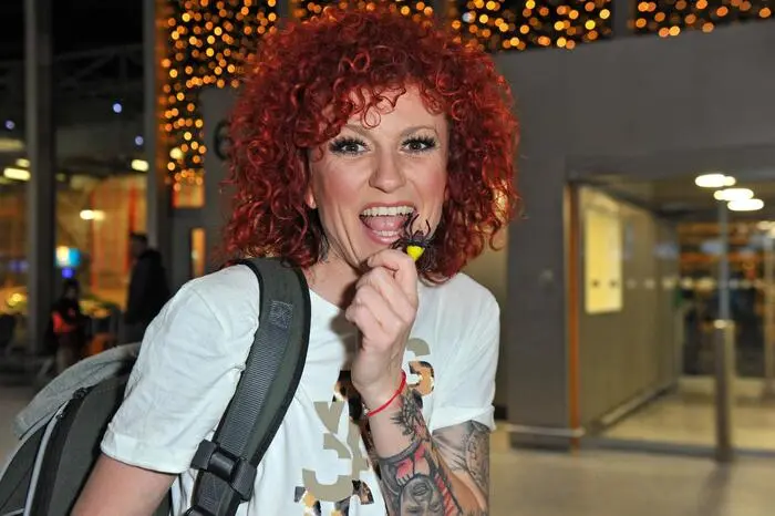 Lucy Diakovska: Die 47-jährige Pop-Sängerin ist Teil von Deutschlands wohl bekanntester Casting-Girlgroup „No Angels“, die 2001 einen ganzen Casting-Boom auslöste. 2021 gab es ein Comeback. Hat aber auch schon Erfahrung in anderen TV-Formaten gesammelt. War zum Beispiel ein Oktopus in der Kostüm-Show „The Masked Singer“.
