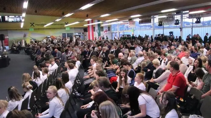 Die große Halle im Freizeitzentrum von Stallhofen war bis auf den letzten Platz besetzt, als die Marktmusikkapelle zu ihrem traditionellen, nunmehr 31. Frühjahrskonzert lud.