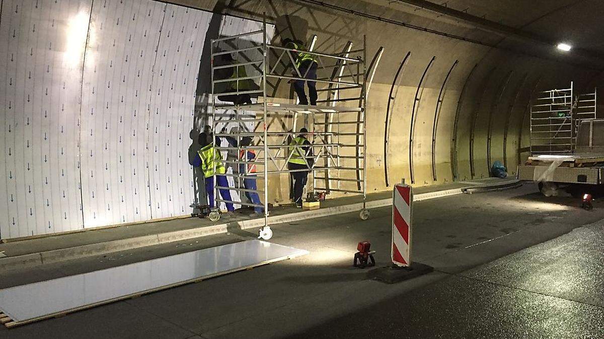 Als erster steirischer Tunnel wird der Umfahrungstunnel Voitsberg mit Paneelen ausgekleidet