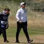 Joe Dean mit seiner Verlobten Emily Lyle, die ihn als Caddie unterstützt