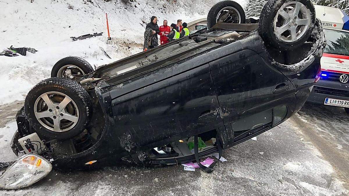 Auto überschlug sich auf der Gesäusestraße