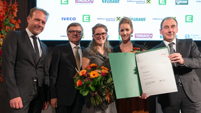 Seit Verena Kassar und Sarah Reindl im Mai den Lebensmittelladen Das Gramm in Graz eröffneten, weht ein „verpackungsfreier Wind“ durch die steirische Handelslandschaft. Dafür wurden die beiden Gründerinnen nun von der Sparte Handel der Wirtschaftskammer Steiermark mit dem Handelsmerkur 2016 ausgezeichnet. In der Kategorie Kleinstunternehmen – also bis zehn Mitarbeiter.