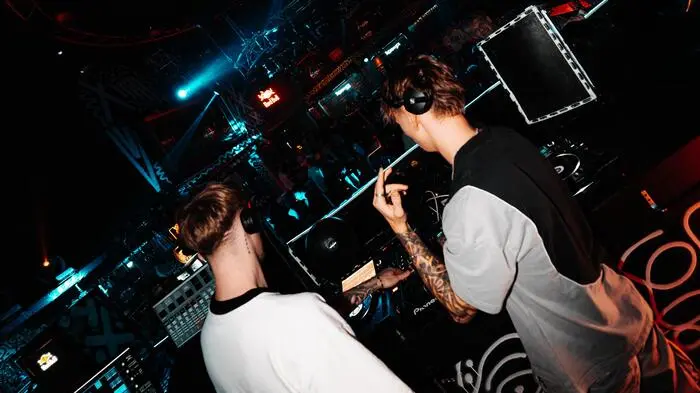 Beim Drum and Bass Livingroom Event in der Event Fabrik in Niklasdorf war nicht nur die Stimmung gut, die vielen Besucherinnen und Besucher waren total begeistert