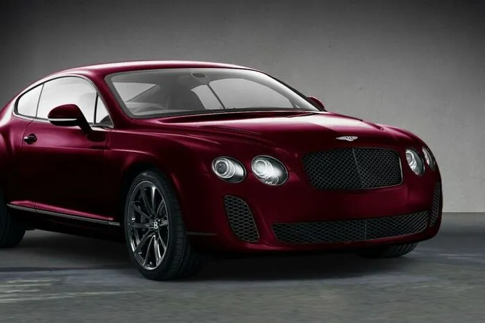Der Bentley Continental SuperSports erreicht eine Spitzengeschwindigkeit von 329 km/h ...