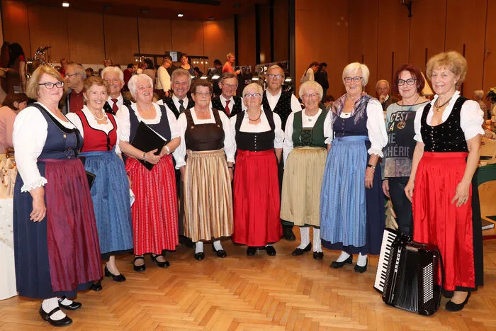 Musikalisch umrahmten "Die Junggebliebenen Stimmen" aus Paternion unter Leitung von Karin Linder die Ausstellung.
