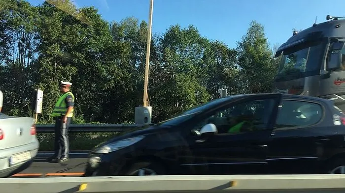 Die Polizei regelte während der Aufräumarbeiten den Verkehr