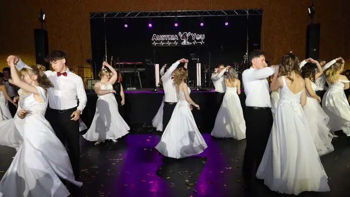 Am Samstag, dem 17. Jänner, feierten die Maturantinnen und Maturanten der HAK Hartberg ihren Maturaball in der Stadtwerke-Hartberg-Halle.