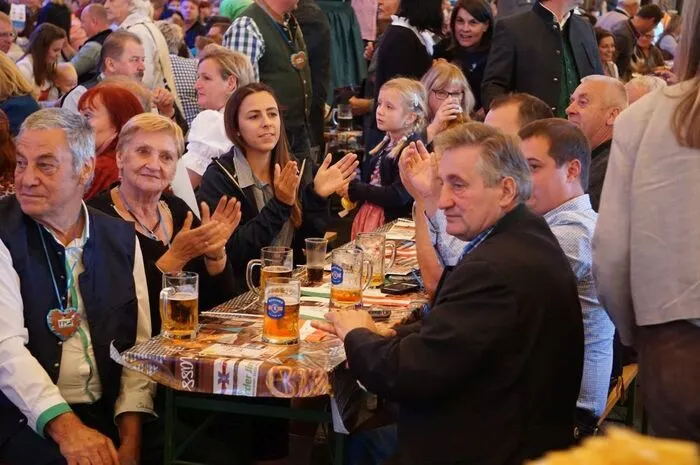 Als Redner waren Nationalrat Hannes Amesbauer, Landesparteiobmann Mario Kunasek und der ehemalige Innenminister Herbert Kickl angesagt.