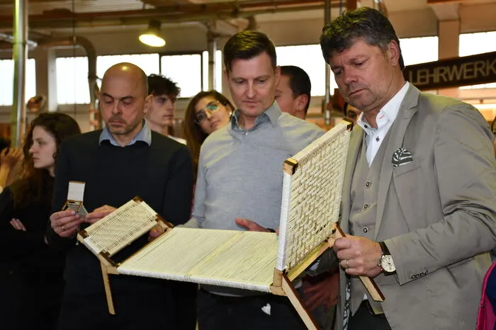 Eine Jury nahm die Entwurfsmöbel unter die Lupe.