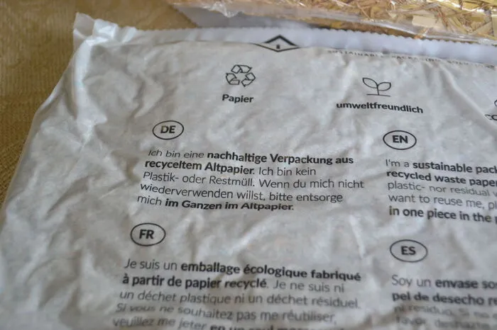Die Inlays können samt Folie im Altpapier entsorgt werden, sind aber auch wiederverwendbar