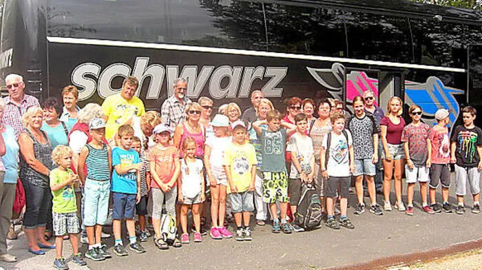 Gleisdorfer Omas, Opas und Enkerln wanderten gemeinsam auf den Schöckl