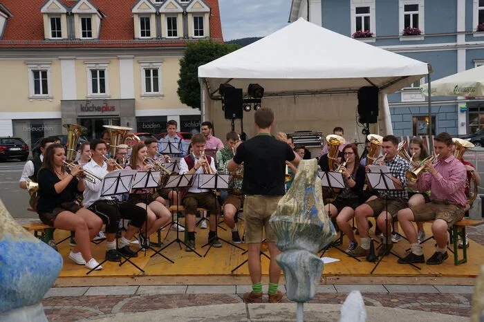 Die Musikschul-Brass-Band- Lavanttal mit dem Leiter Christian Klautzer spielte auf.