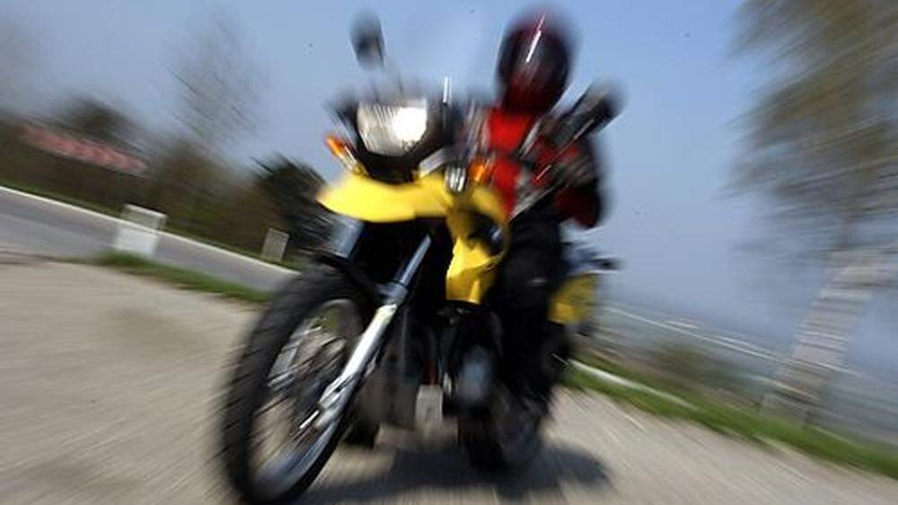 Vier Menschen mussten am Mittwochabend nach Motorradunfällen in Kliniken eingeliefert werden