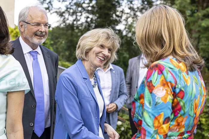 Bitte klicken Sie sich durch die Bilder.