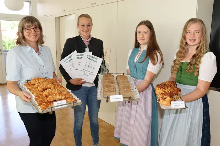 das Team und die Schülerinnen der Fachschule Maria Lankowitz mit den Lehrerinnen Ingrid Fröhwein und Doris Ofner (von links).