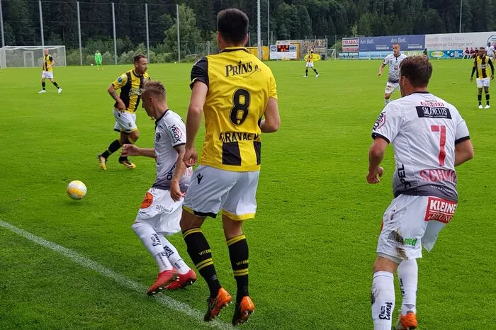 Geboten wurde ein Fußballfest, mit zahlreichen Matches auf dem grünes Rasen.