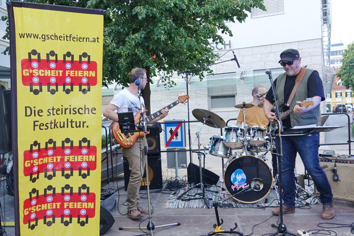 Mit Countrymusik sogte die Band "!7&amp;4" für Stimmung bis in den späten Abend.