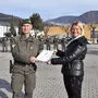 Bataillonskommandant Oberstleutnant Herwig Glantschnig bekam das Bestellungsdekret von Verteidigungsministerin Klaudia Tanner persönlich überreicht