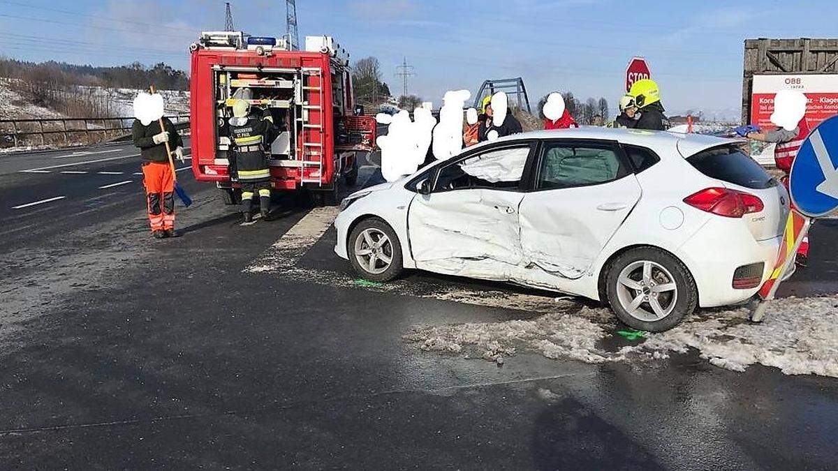 Die Autos wurden schwer beschädigt